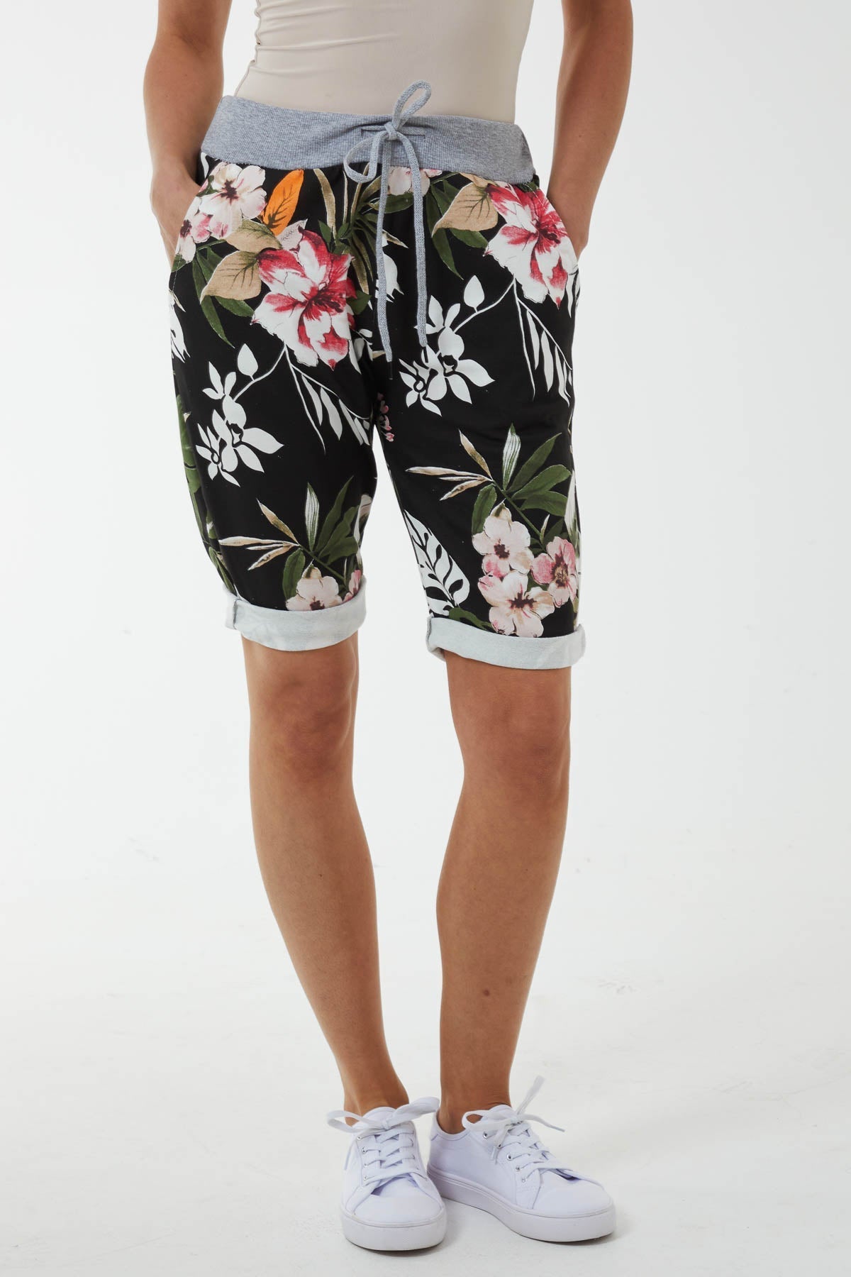 Tropical Flower Contrasted Waist Shorts Shorts WearAll Black 8